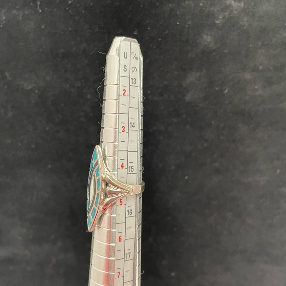 Vintage Sterling Silver Hummingbird Pattern Crushed Turquoise Inlay Size 4.5 - Picture 6 of 7